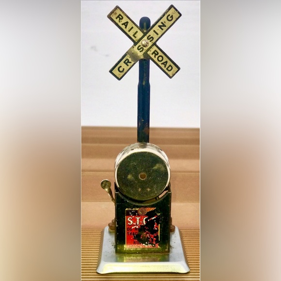 Post-War Tin Litho MARX O Scale RAILROAD CROSSING Gate Stop Sign Ringing Bell - Picture 1 of 4